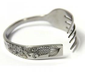 Carved Cornflower Fork-Shaped Bracelet